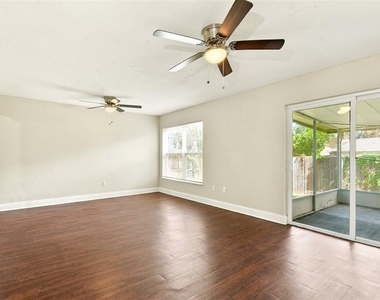 209 Banyan Court - Photo Thumbnail 2