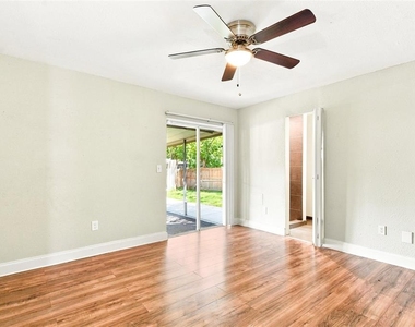 209 Banyan Court - Photo Thumbnail 5