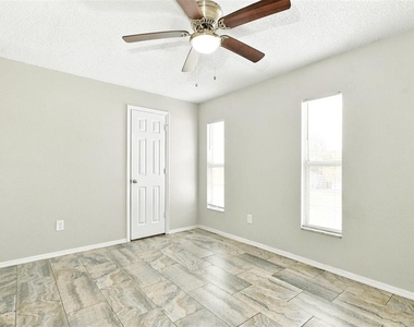 209 Banyan Court - Photo Thumbnail 8