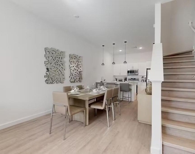 605 Trikomo Drive - Photo Thumbnail 5