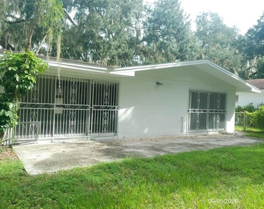 1423 Crystal Lake Drive - Photo Thumbnail 25