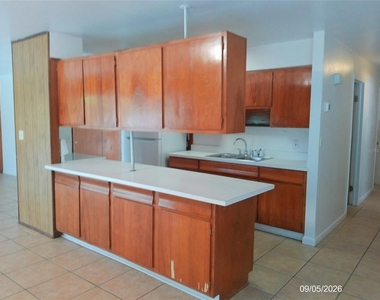 1423 Crystal Lake Drive - Photo Thumbnail 3