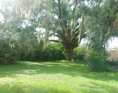 1423 Crystal Lake Drive - Photo Thumbnail 28