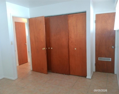 1423 Crystal Lake Drive - Photo Thumbnail 14