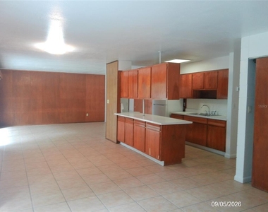 1423 Crystal Lake Drive - Photo Thumbnail 9