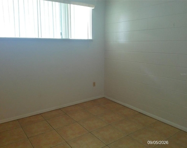 1423 Crystal Lake Drive - Photo Thumbnail 18