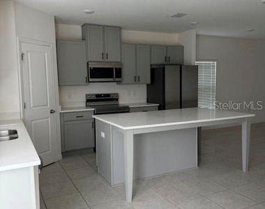 3637 Majestic Drive - Photo Thumbnail 4