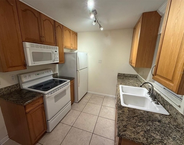 2635 Sw 35th Place - Photo Thumbnail 2