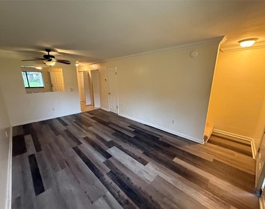 2635 Sw 35th Place - Photo Thumbnail 1
