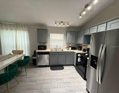 1875 Royal Ridge Drive - Photo Thumbnail 10