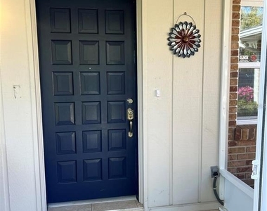 403 Virginia Street - Photo Thumbnail 4