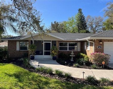 403 Virginia Street - Photo Thumbnail 3