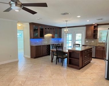 403 Virginia Street - Photo Thumbnail 12