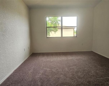 22441 Westchester Boulevard - Photo Thumbnail 10