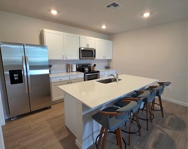 9500 Sunbeam Circle - Photo Thumbnail 2