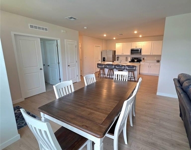 9500 Sunbeam Circle - Photo Thumbnail 4