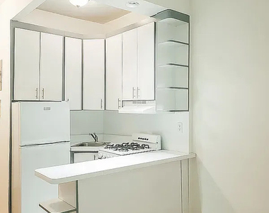226 East 74th Street - Photo Thumbnail 2