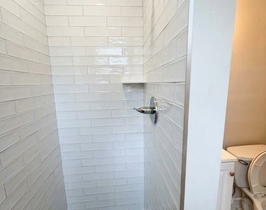 164 Curtis Street - Photo Thumbnail 6