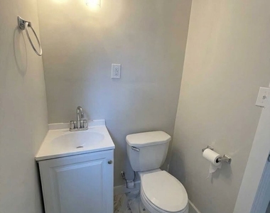 164 Curtis Street - Photo Thumbnail 5