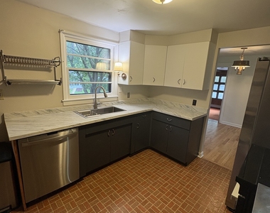 225 Riverside Drive - Photo Thumbnail 9