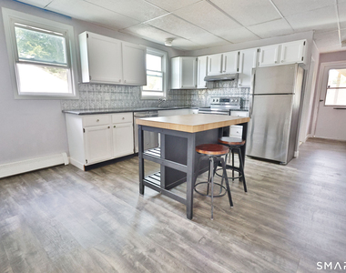 115 Everett Street - Photo Thumbnail 3