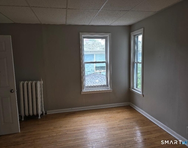 11 Clifton Avenue - Photo Thumbnail 3