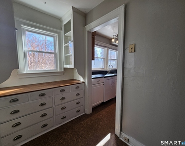 1093 Farmington Avenue - Photo Thumbnail 6