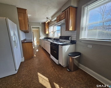 1093 Farmington Avenue - Photo Thumbnail 3