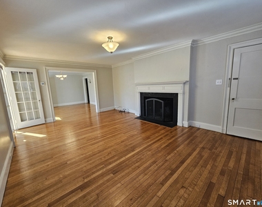 1093 Farmington Avenue - Photo Thumbnail 12