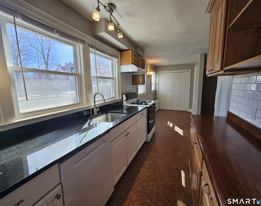 1093 Farmington Avenue - Photo Thumbnail 4
