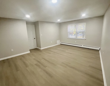 270 High Street - Photo Thumbnail 4