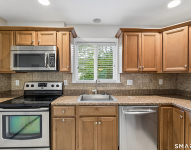 7 Cedarbrook Townhouse - Photo Thumbnail 12
