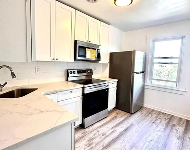 118 Brightwood Ave - Photo Thumbnail 7