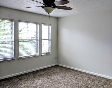 1320 Meadowbrook - Photo Thumbnail 6