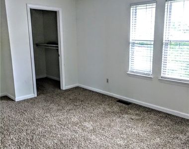 1320 Meadowbrook - Photo Thumbnail 7