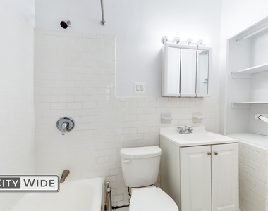 1043 Lexington Avenue - Photo Thumbnail 3