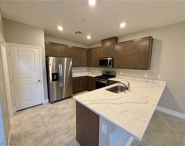 3179 Brynley Avenue - Photo Thumbnail 5