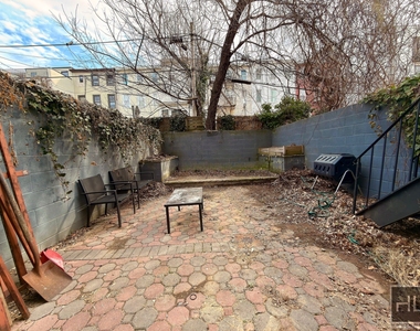 284 Halsey Street - Photo Thumbnail 1