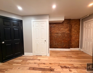 284 Halsey Street - Photo Thumbnail 2