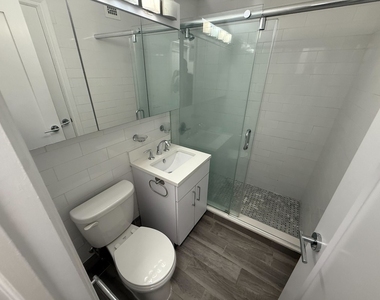 2 Bedroom in Midtown East - Photo Thumbnail 8