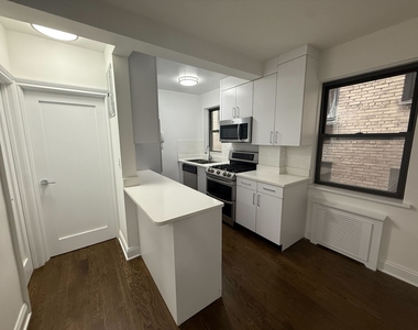 2 Bedroom in Midtown East - Photo Thumbnail 2