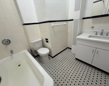 1 Bedroom in Upper West Side - Photo Thumbnail 7
