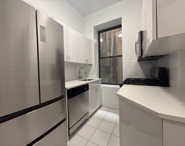 1 Bedroom in Upper West Side - Photo Thumbnail 2