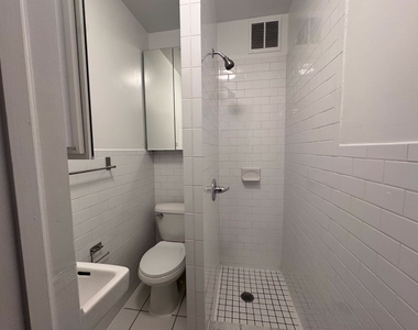 1 Bedroom in Upper East Side - Photo Thumbnail 5