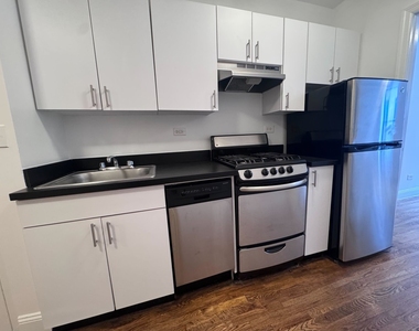 1 Bedroom in Upper East Side - Photo Thumbnail 3