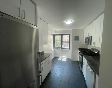 2 Bedroom in Upper East Side - Photo Thumbnail 2