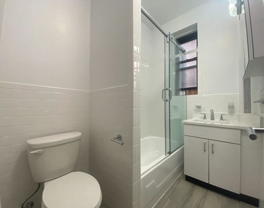 1 Bedroom in Greenwich Village - Photo Thumbnail 5