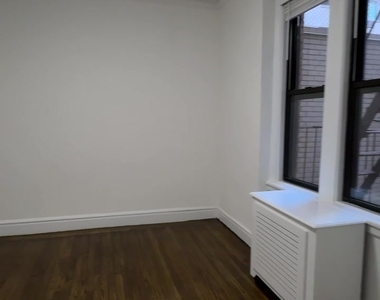 1BR in Greenwich Village - Photo Thumbnail 2