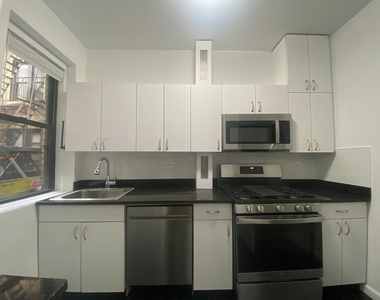 1 Bedroom in Greenwich Village - Photo Thumbnail 3