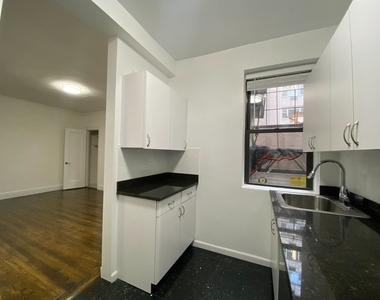 1 Bedroom in Greenwich Village - Photo Thumbnail 2